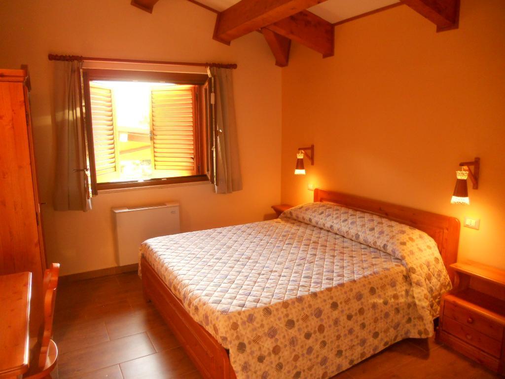 La Locanda Del Lago Lucciola Villalago Exterior photo