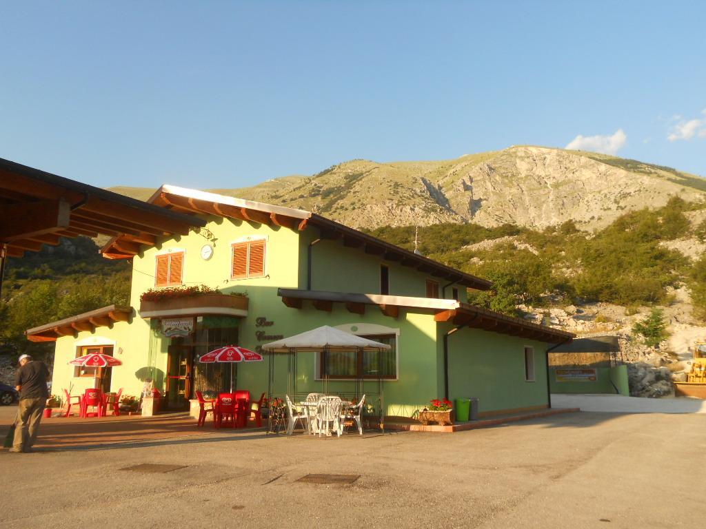 La Locanda Del Lago Lucciola Villalago Exterior photo